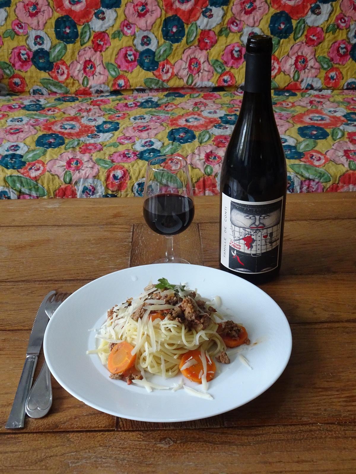 Pates bolognaise et vin rouge nature